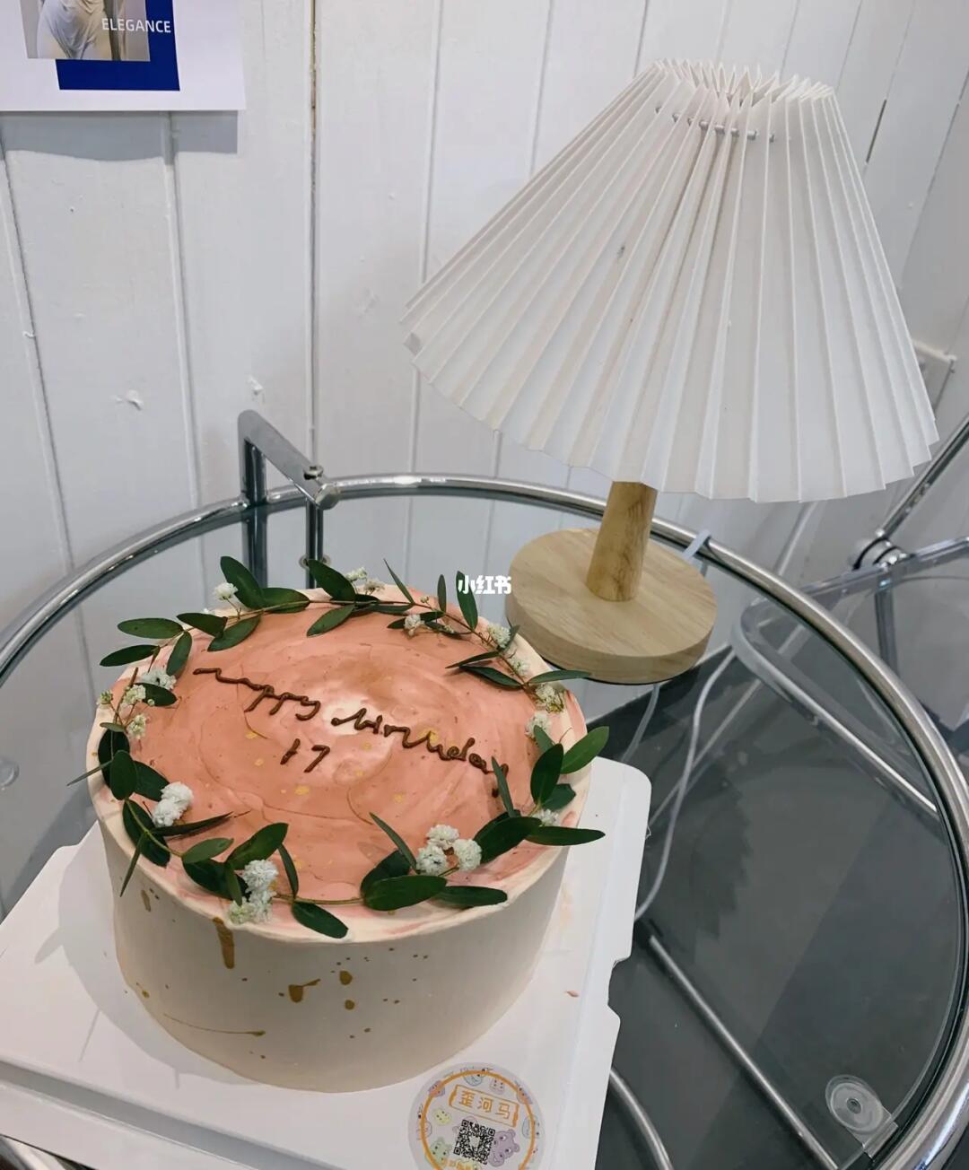 探索蛋糕女生的魅力，早期高级蛋糕的诱人风采