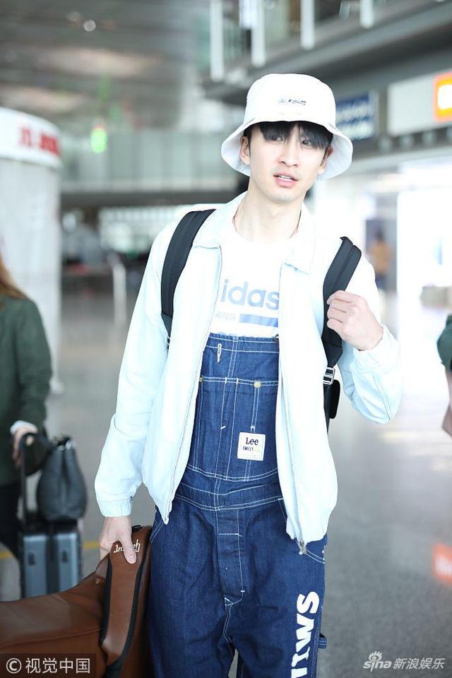张云龙启程奋斗，机场见证明星的起步之路