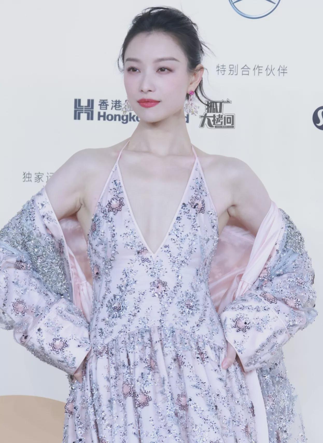 倪妮早期红毯照片，揭开神秘面纱的璀璨瞬间